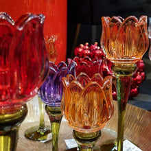 Lade das Bild in den Galerie-Viewer, Arrangement von Windlichtern aus Glas in Tulpenform in verschiedenen Farben und Höhen