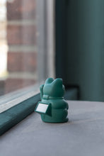 Lade das Bild in den Galerie-Viewer, Myneko by Donkey Winkekatze "Solar", Grün