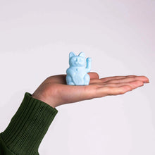 Lade das Bild in den Galerie-Viewer, Myneko by Donkey Winkekatze "Solar", Hellblau