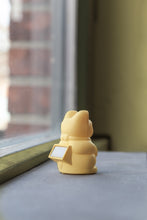 Lade das Bild in den Galerie-Viewer, Myneko by Donkey Winkekatze "Solar", Gelb