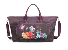 Lade das Bild in den Galerie-Viewer, Happiness Weekender "Cooper" mit lila Blumenmuster, zahlreichen Fächern und Applikationen im Oilily-Stil.