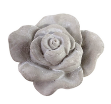 Lade das Bild in den Galerie-Viewer, Rosenblüte aus Beton zur Gartendeko.