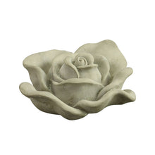 Lade das Bild in den Galerie-Viewer, Seitliche Ansicht der Steinrose aus Beton zur Gartendeko.