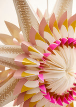 Lade das Bild in den Galerie-Viewer, Bungalow Papierstern "Helios", 70 cm