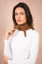 Lade das Bild in den Galerie-Viewer, Calie Paris Strickschal "Sophie Scarf", braun