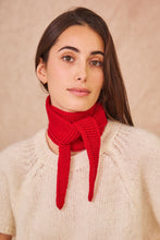 Lade das Bild in den Galerie-Viewer, Calie Paris Strickschal "Sophie Scarf", rot