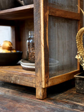 Lade das Bild in den Galerie-Viewer, Chic Antique Fliegenschrank