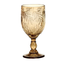 Lade das Bild in den Galerie-Viewer, Hellbraunes Weinglas mit Blattmuster aus der "Saint Emilion"-Reihe von Chic Antique.