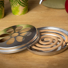 Lade das Bild in den Galerie-Viewer, Citronella-Spiralen im Zinkbrenner