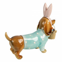 Lade das Bild in den Galerie-Viewer, Deko-Figur "Dackel mit Hasenohren und Eierkorb"