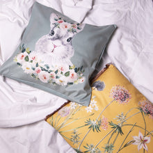 Lade das Bild in den Galerie-Viewer, Clayre & Eef Kissenhülle mit Hase grün, 45 x 45 cm