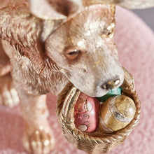 Lade das Bild in den Galerie-Viewer, Deko-Figur "Golden Retriever mit Hasenohren und Eierkorb"