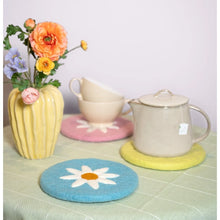 Lade das Bild in den Galerie-Viewer, Untersetzer "Flower" blau, 20 cm