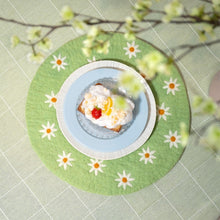 Lade das Bild in den Galerie-Viewer, Tischset "Flower" grün, 35 cm