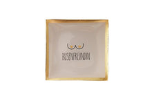 Lade das Bild in den Galerie-Viewer, Quadratischer Glasteller von Gift Company aus der "Love Plates"-Serie in rosa mit "Busenfreundin"-Schriftzug.