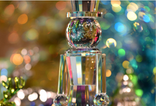 Lade das Bild in den Galerie-Viewer, Gift Company Nussknacker "Sari" aus transparentem Kristallglas, 36 cm