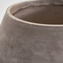 Lade das Bild in den Galerie-Viewer, House Doctor Übertopf "Mysa", 16 cm