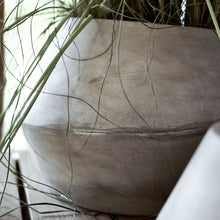 Lade das Bild in den Galerie-Viewer, House Doctor Übertopf "Mysa", 24 cm