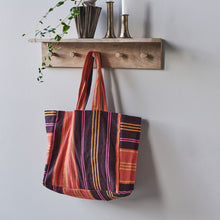 Lade das Bild in den Galerie-Viewer, House Doctor Tasche "Buy", lila