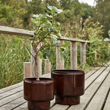 Lade das Bild in den Galerie-Viewer, House Doctor Übertopf "Pile" rotbraun, 31 cm