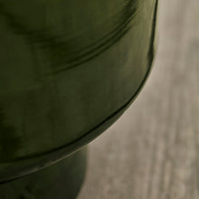 Lade das Bild in den Galerie-Viewer, House Doctor Übertopf "Pile" grün, 37 cm