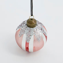 Lade das Bild in den Galerie-Viewer, House Doctor Weihnachtskugel "Star", 6 cm