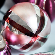 Lade das Bild in den Galerie-Viewer, House Doctor Weihnachtskugel "Star", 6 cm