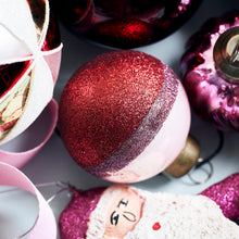 Lade das Bild in den Galerie-Viewer, House Doctor Kugel "Stripe" rosa/rot, 5 cm