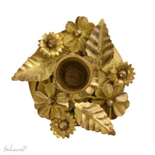 Lade das Bild in den Galerie-Viewer, Imbarro Kerzenhalter "Alice" mit goldenen Blätern und Blüten aus Metall.