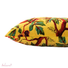Lade das Bild in den Galerie-Viewer, Imbarro Kissen "Paradise" kanariengelb, 40 x 60 cm
