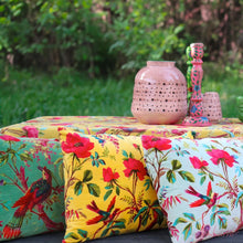 Lade das Bild in den Galerie-Viewer, Imbarro Kissen "Paradise" kanariengelb, 40 x 60 cm