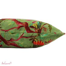 Lade das Bild in den Galerie-Viewer, Imbarro Kissen "Paradise" moosgrün, 40 x 60 cm