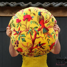 Lade das Bild in den Galerie-Viewer, Imbarro Kissen "Paradise" kanariengelb, 50 cm