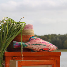 Lade das Bild in den Galerie-Viewer, Imbarro Kissen "Fish Danio", 52 x 14 cm