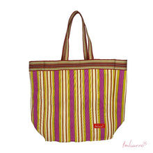 Lade das Bild in den Galerie-Viewer, Imbarro Shopper Kelly aus recyceltem Kunststoffgewebe mit Streifen-Muster in Pink, Orange, Gelb und Weiß.