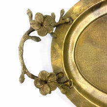 Lade das Bild in den Galerie-Viewer, Detail der Griffe mit Blumen vom Imbarro Tablett "Lady Anna".