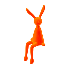 Lade das Bild in den Galerie-Viewer, Kantenhocker Hase 36 cm, orange
