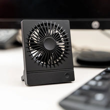Lade das Bild in den Galerie-Viewer, Kikkerland Mini-Ventilator zum Aufladen