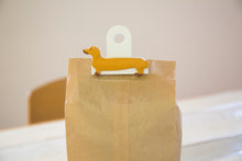 Lade das Bild in den Galerie-Viewer, Kikkerland 3er-Set Tütenclips "Dackel"