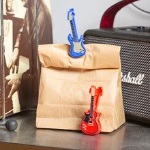 Lade das Bild in den Galerie-Viewer, Kikkerland 4er-Set Tütenclips "Gitarren"
