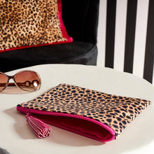 Lade das Bild in den Galerie-Viewer, Kosmetiktasche "Leopard", braun/pink