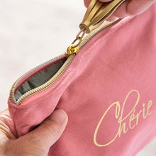 Lade das Bild in den Galerie-Viewer, Detailaufnahme goldener Reißverschluss mit Quaste.