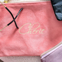 Lade das Bild in den Galerie-Viewer, Detailaufnahme goldener Chérie-Print.