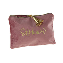 Lade das Bild in den Galerie-Viewer, Kosmetiktasche aus rosa Samtstoff mit goldenem Schickimicki-Aufdruck.