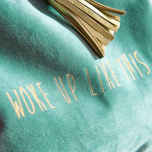 Lade das Bild in den Galerie-Viewer, Detailaufnahme "Woke Up Like This" Aufdruck