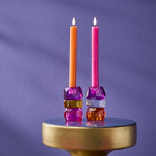 Lade das Bild in den Galerie-Viewer, Pinke und orange LED-Kerze in bunten Kristallglasleuchtern.