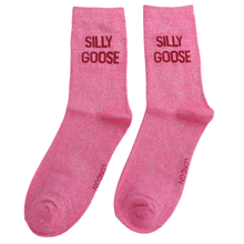 Lade das Bild in den Galerie-Viewer, Ms. Sparrow Glitzer-Socken "Silly Goose"