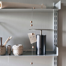 Lade das Bild in den Galerie-Viewer, Fotoseil "Cable" von Mongraph in einem Regal dekoriert.
