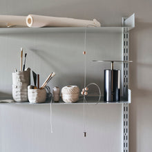 Lade das Bild in den Galerie-Viewer, Fotodisplay "Cable" von Monograph in einem Regal dekoriert.