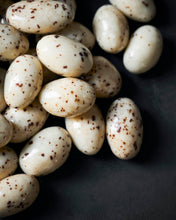 Lade das Bild in den Galerie-Viewer, Nicolas Vahé Schoko-Mandeln "Chocolate Covered Almonds", 190 g